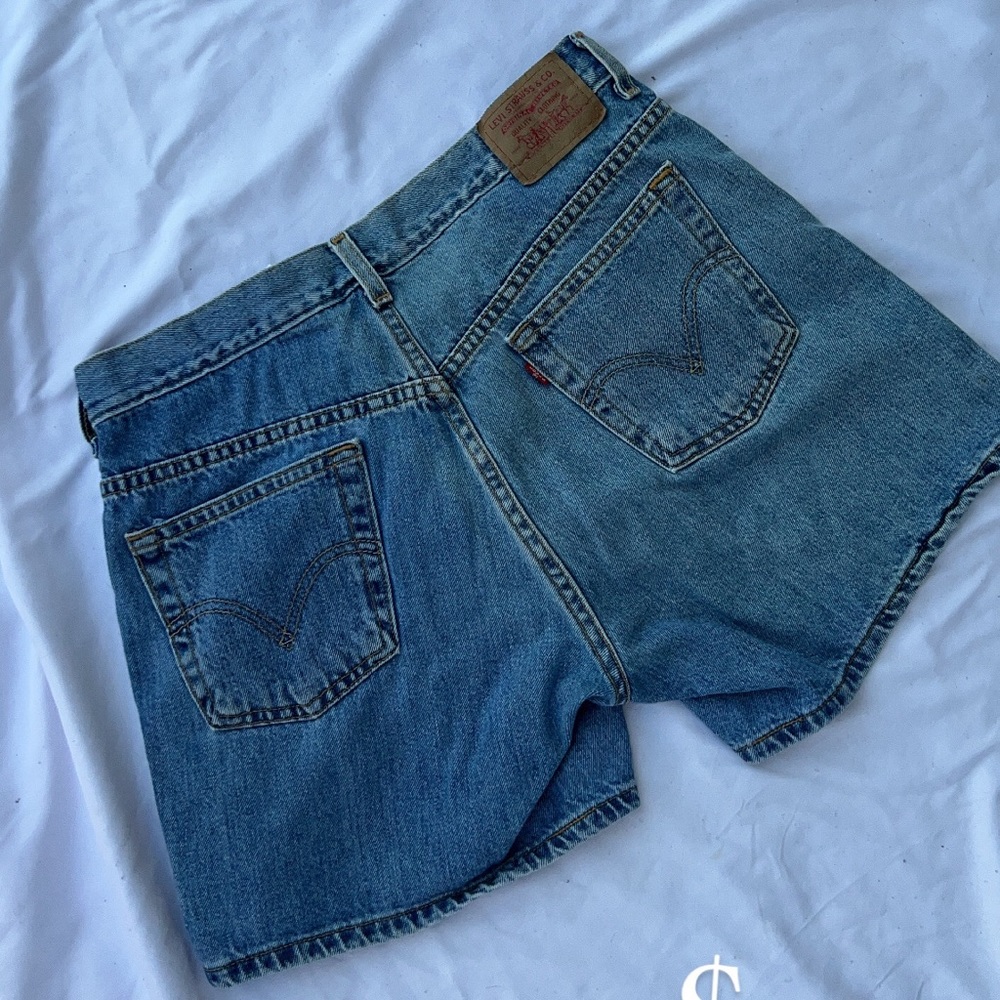 Levi’s Denim shorts fits Womens 6